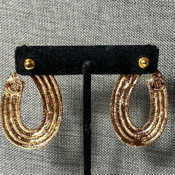 GIVENCHY Textured Gold Tone Post Pierced Earrings 80's French Couture - Picture 9 of 12